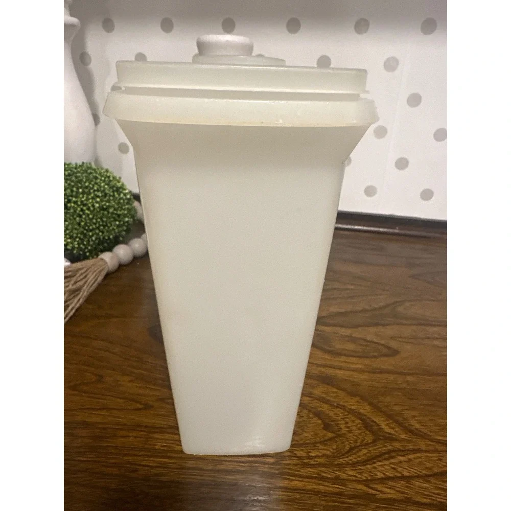 Vintage Tupperware Cereal Storer 1101-4 Frosted White Flip Top Pour Spout Lid